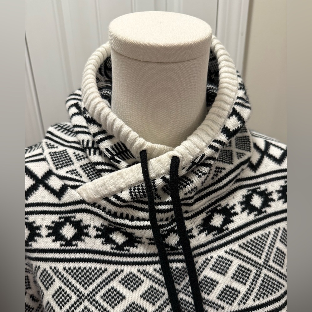 Carbon Aztec Patterned Hoodie - Picture 6 of 8